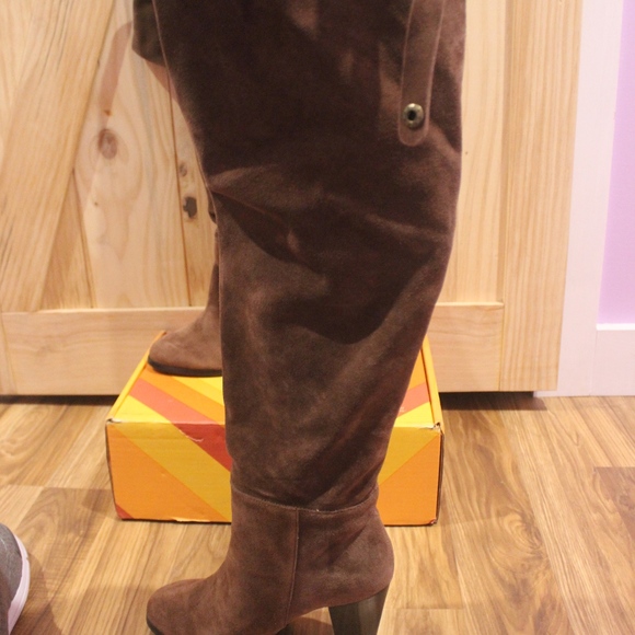 Colin Stuart High Heeled Leather Boots - Picture 2 of 5